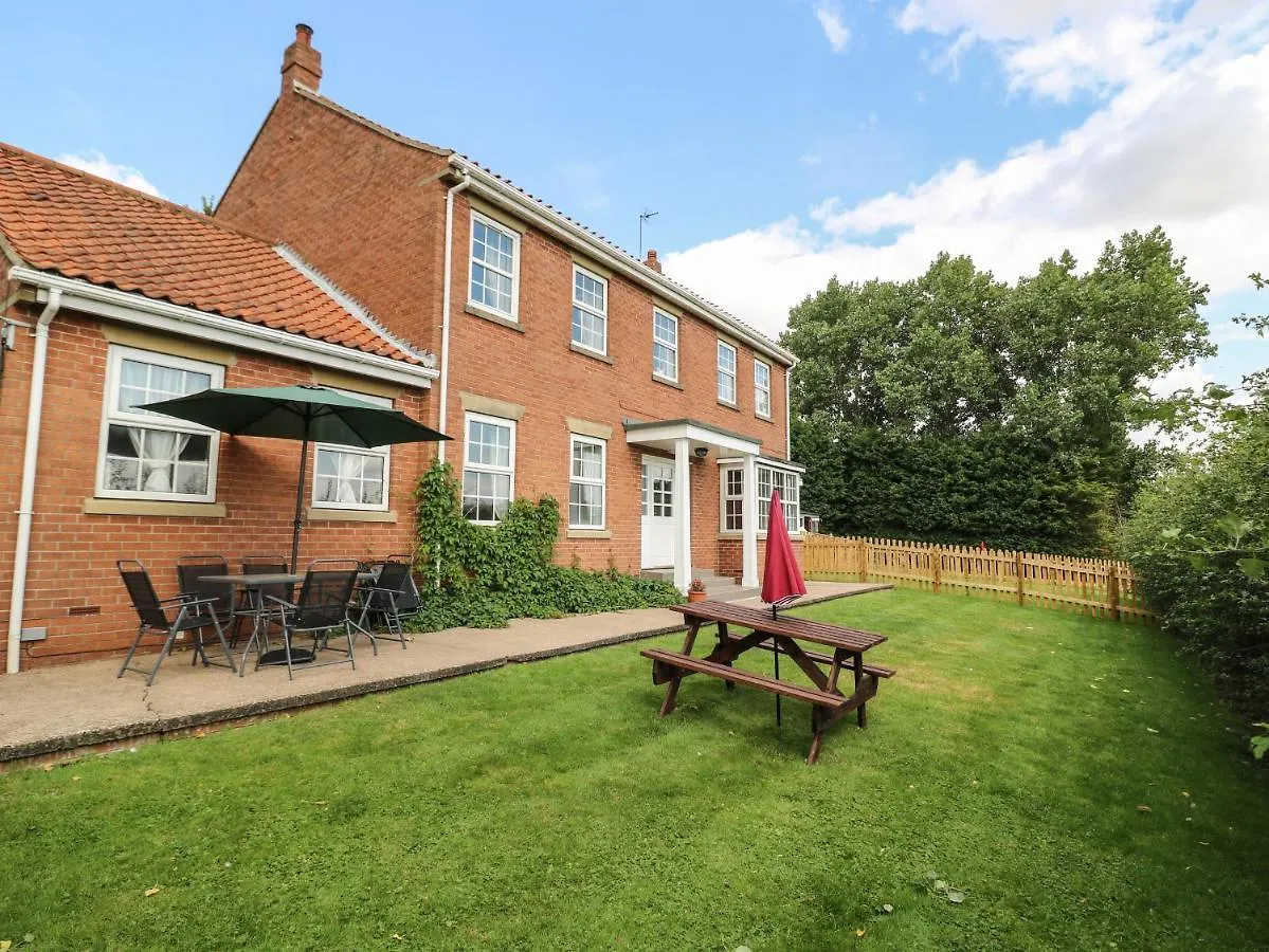 Woodhill Villa Bentley  Holiday home